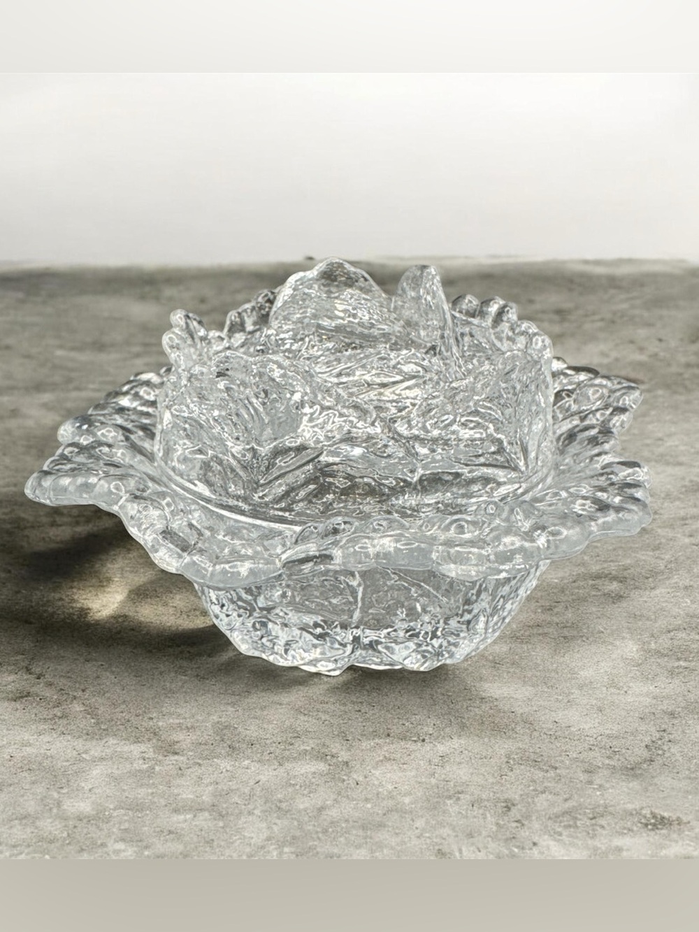 Vintage L.E. Smith Cabbage Leaf lidded dish